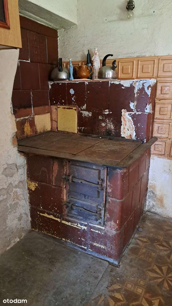 Przedwojenny dom na wzgórzu ze stodołą i stajnią-12