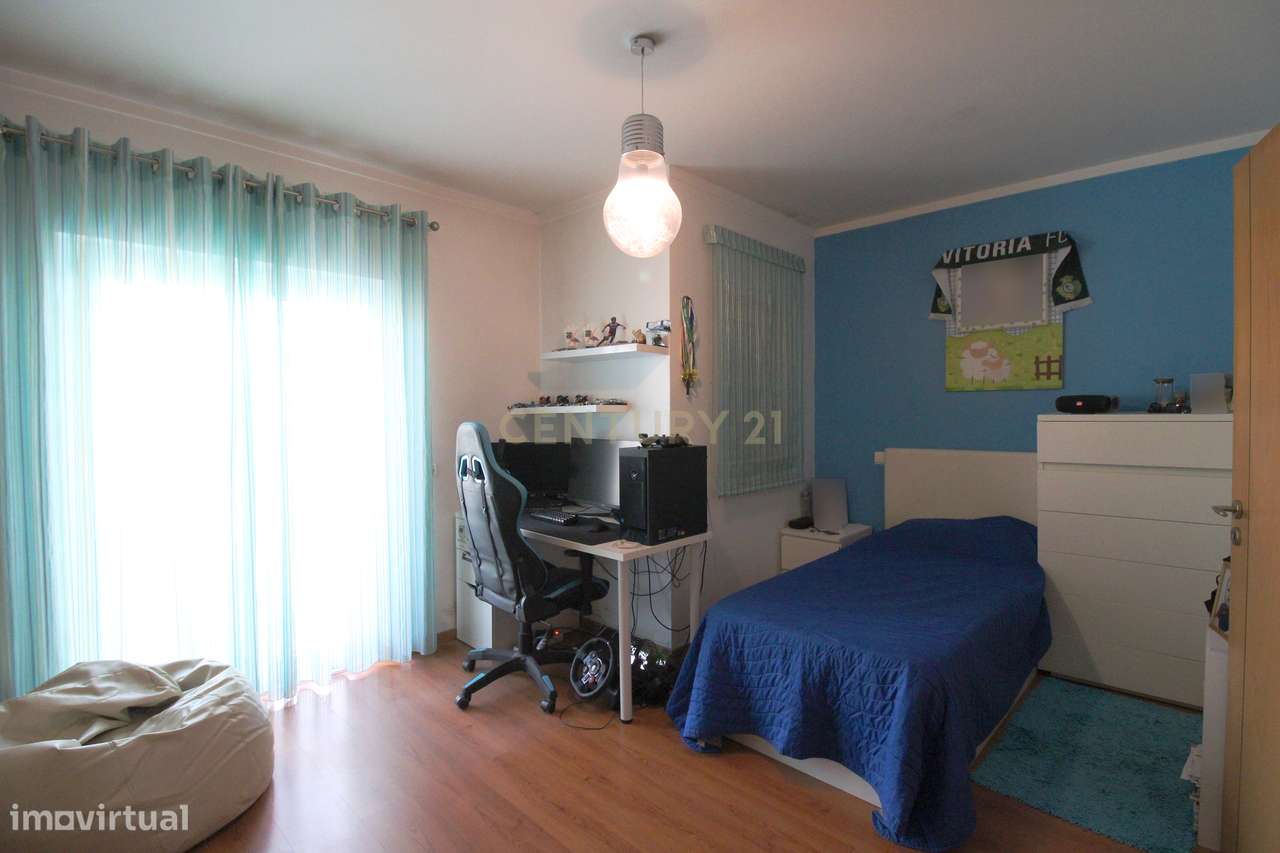 Moradia V3+2 de Luxo com Garagem, Sótão Aproveitado e Domótica Alexa n-24