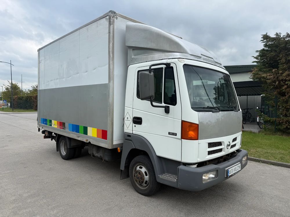 Nissan Atleon 2006