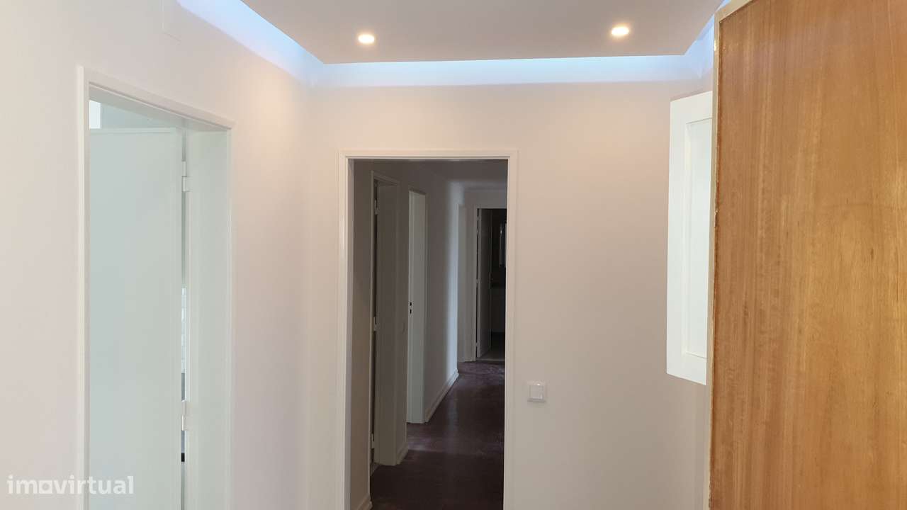 Grande T4 Av. Emb Augusto Castro. Novo a não perder. Coz bem equipada - Grande imagem: 4/26