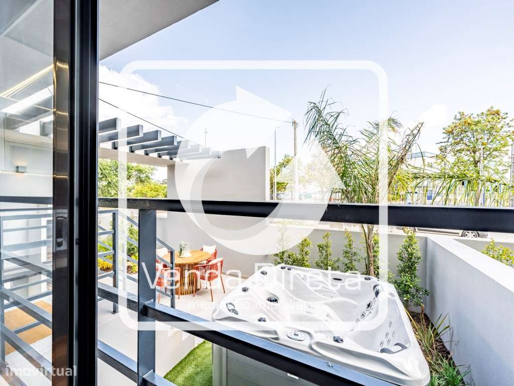 Moradia de luxo V4 com ROOFTOP, jardim e Churrasqueira, em Alcochete. - Grande imagem: 4/35