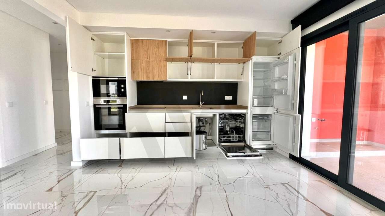Apartamento T3 com acabamentos de alto padrão em Portimão - Grande imagem: 2/15