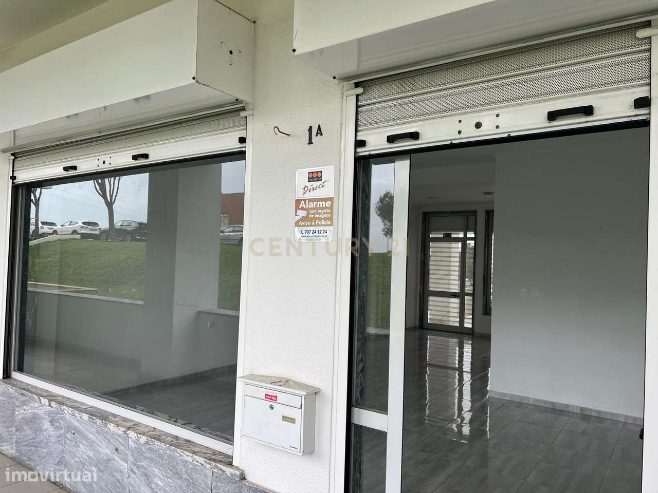 Loja para venda em Porto Salvo com varanda-11