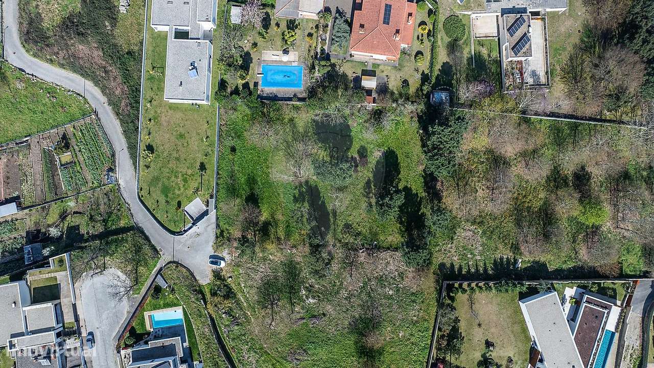 Terreno urbano com 2345m2 em Creixomil, próximo do centro de Guimarães - Grande imagem: 4/17