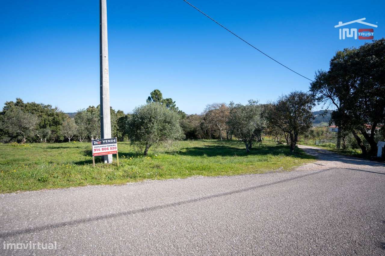 Terreno com possibilidade de construção com uma área 1898 M2 - Grande imagem: 4/17