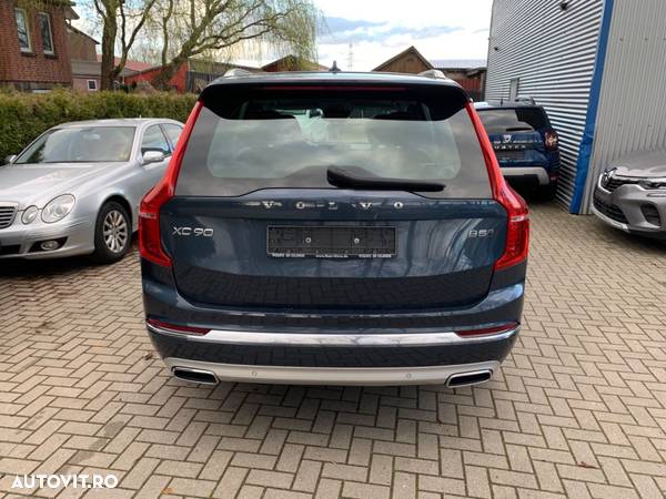 Volvo XC 90 - 9