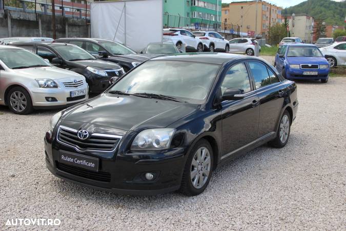 Toyota Avensis 1.6 Sedan Luna - 1