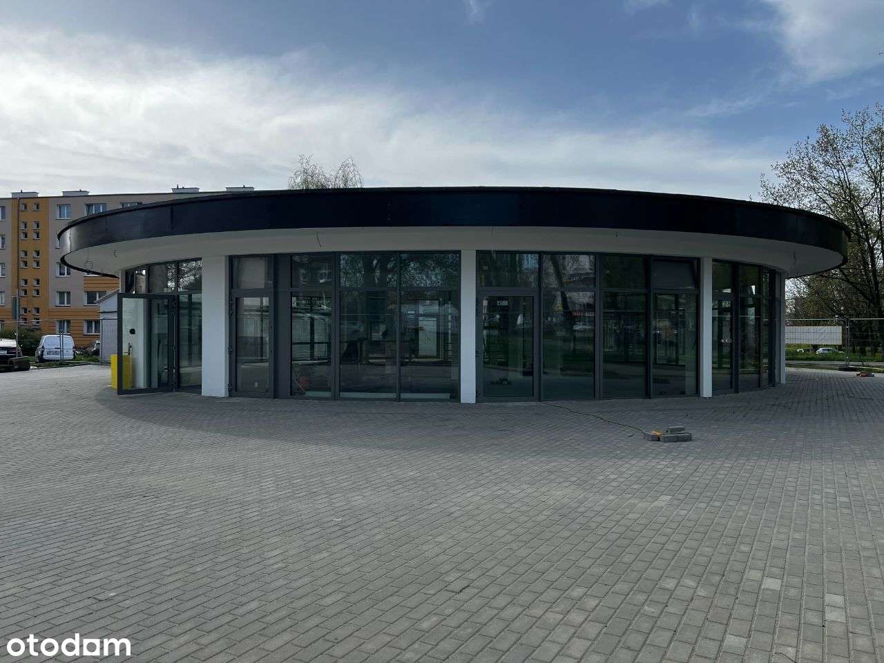 NOWY OBIEKT // handel - usługi - medycyna-1