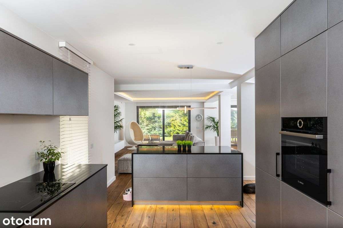 Dom z dużym ogrodem,  na granicy Woli Justowskiej.-5