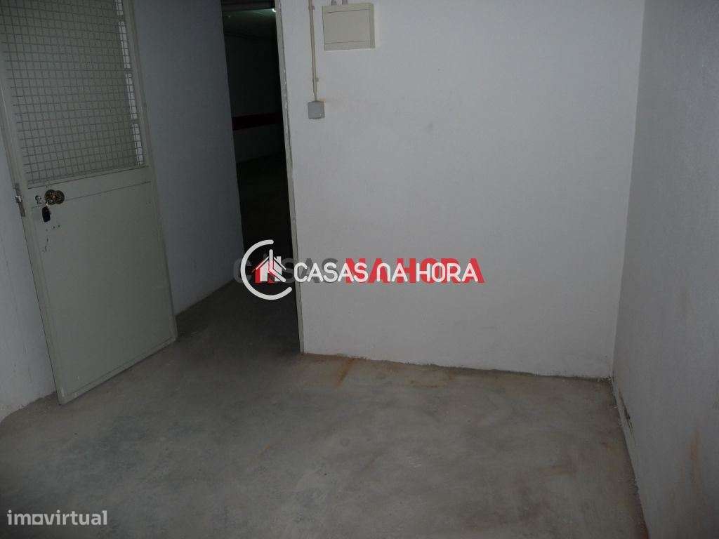 Garagem/armazém no centro de Carcavelos-8