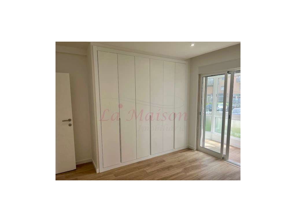 Apartamento T3 totalmente remodelado na Amadora-17