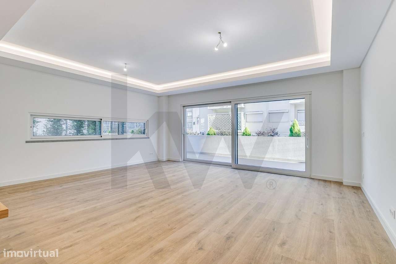 Moradia Nova T5 no Centro Histórico de Almada com Terraço e Garagem - Grande imagem: 4/60