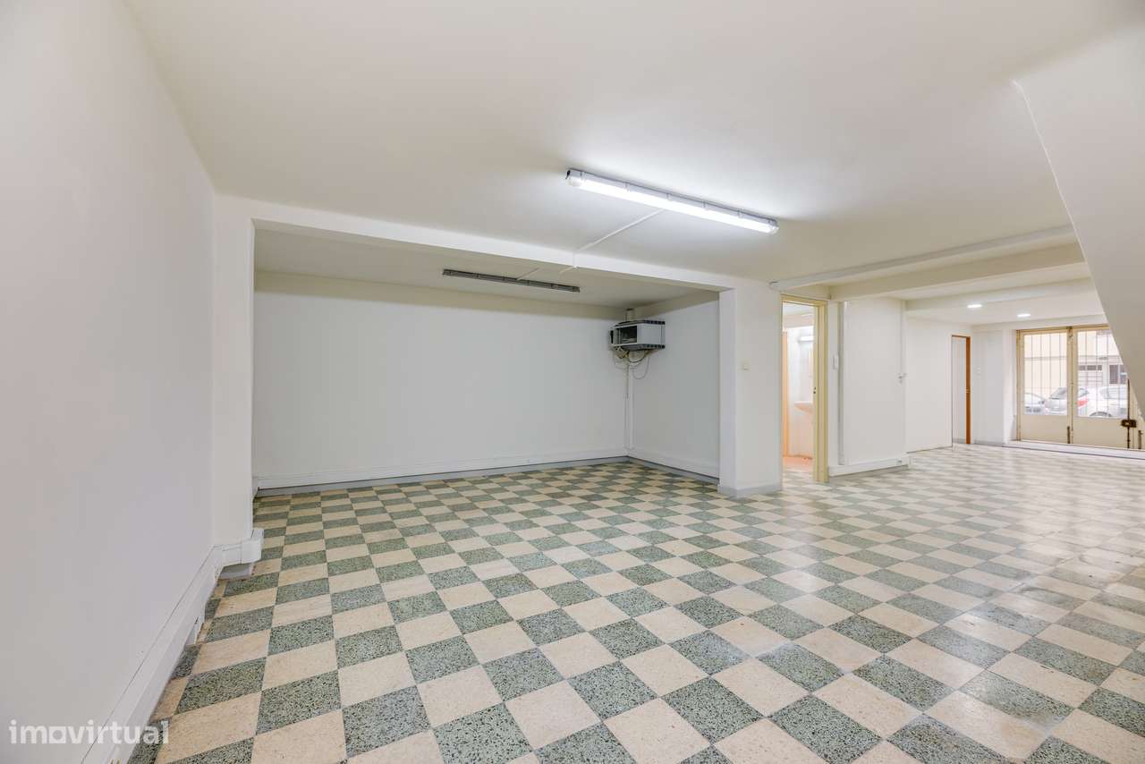 ESPAÇO COMERCIAL REMODELADO | PRONTO A FUNCIONAR | SACAVÉM-9