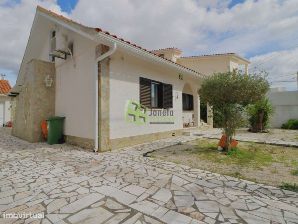 Moradia T2 Isolada com Anexo T1 - Fernão Ferro, Redondos-19
