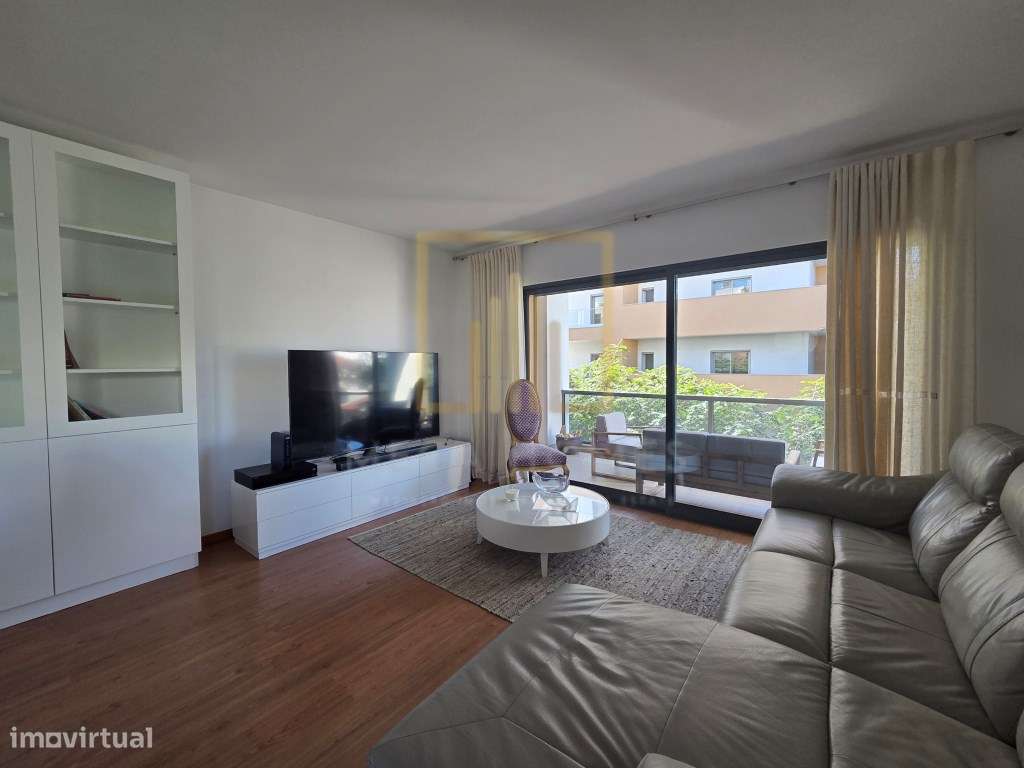 T3 amplo, seminovo, com lugar de estacionamento, em Cerro Ruivo, Po... - Grande imagem: 4/31