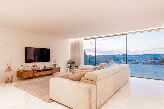 Moradia T4 de Luxo na Encosta da Penha – Guimarães - Grande imagem: 4/45
