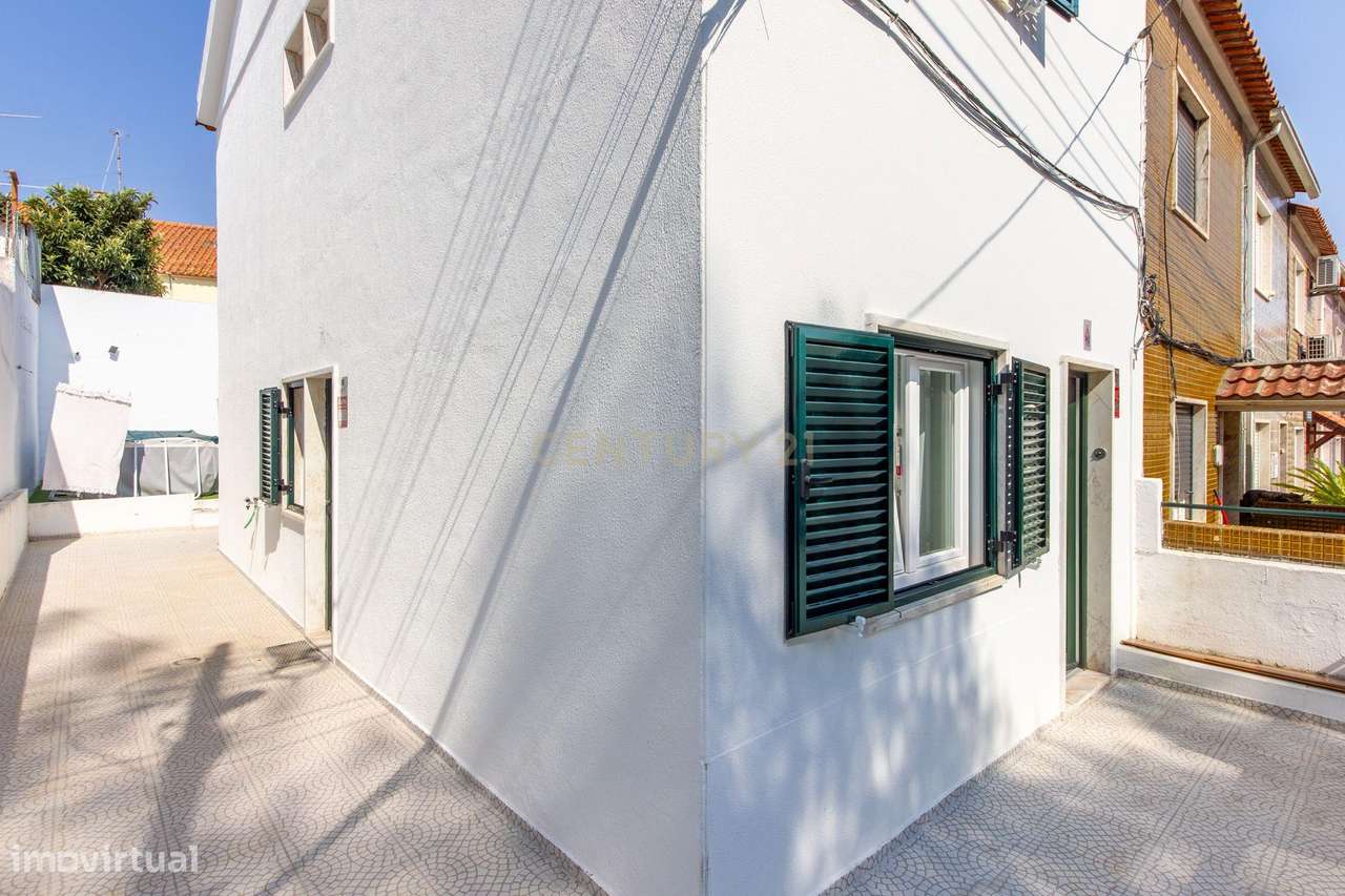 Casa Renovada em Setúbal com Vista Panorâmica-16
