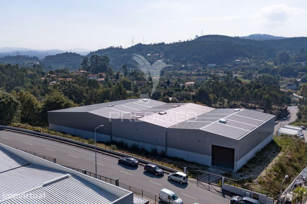 Pavilhão industrial com 2416m2. - Grande imagem: 2/36