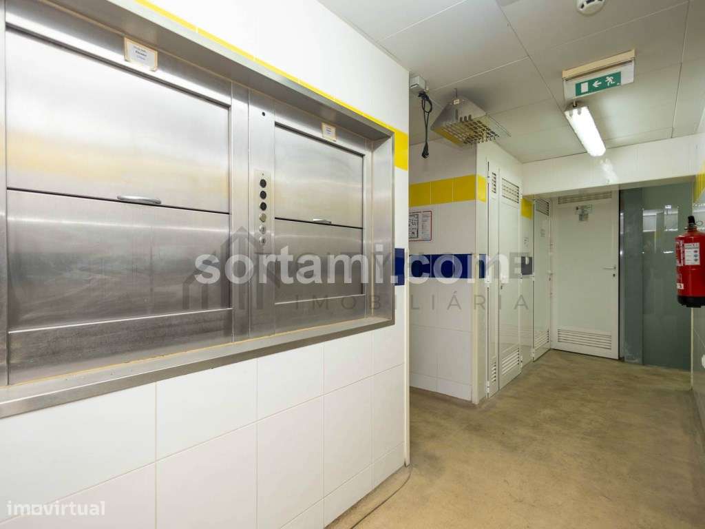 Espaço Comercial de 425m² no Coração de Faro-53