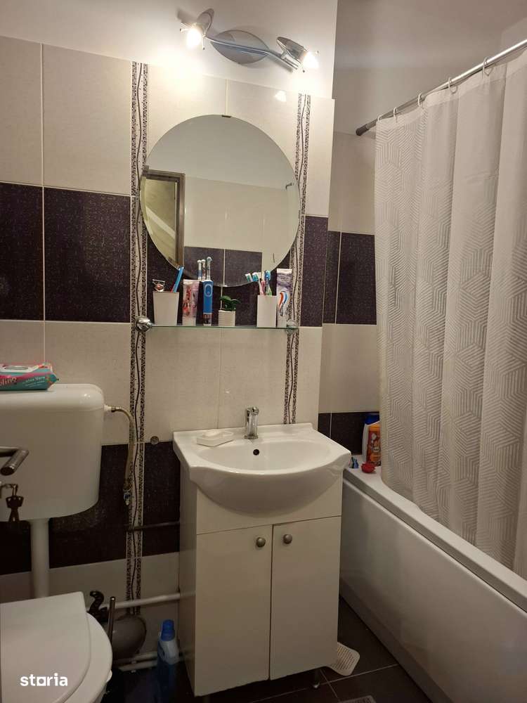 Apartament cu 3 camere de vanzare, zona Nord-12