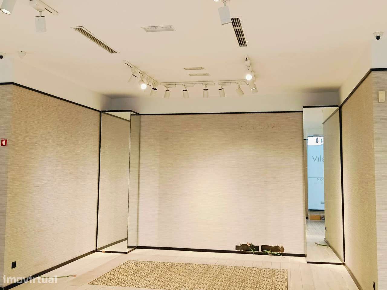 Loja com Grande Visibilidade no Centro de Santarém - Grande imagem: 4/7