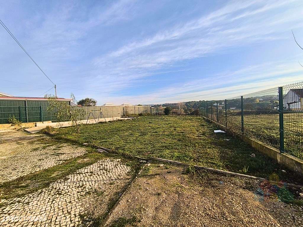 Moradia T3 Independente com terreno a 5 minutos de Tomar-14