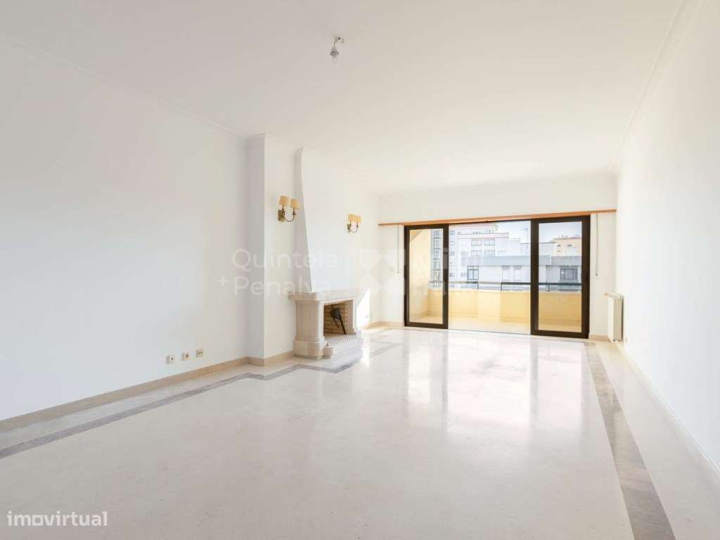 Apartamento T3 para arrendamento com vista mar no Bairro do Rosário - Grande imagem: 2/24