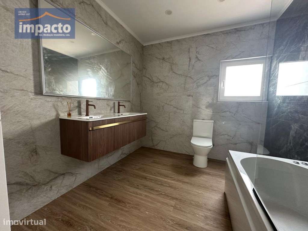 MORADIA ERICEIRA, 2 PISOS, DECK-26