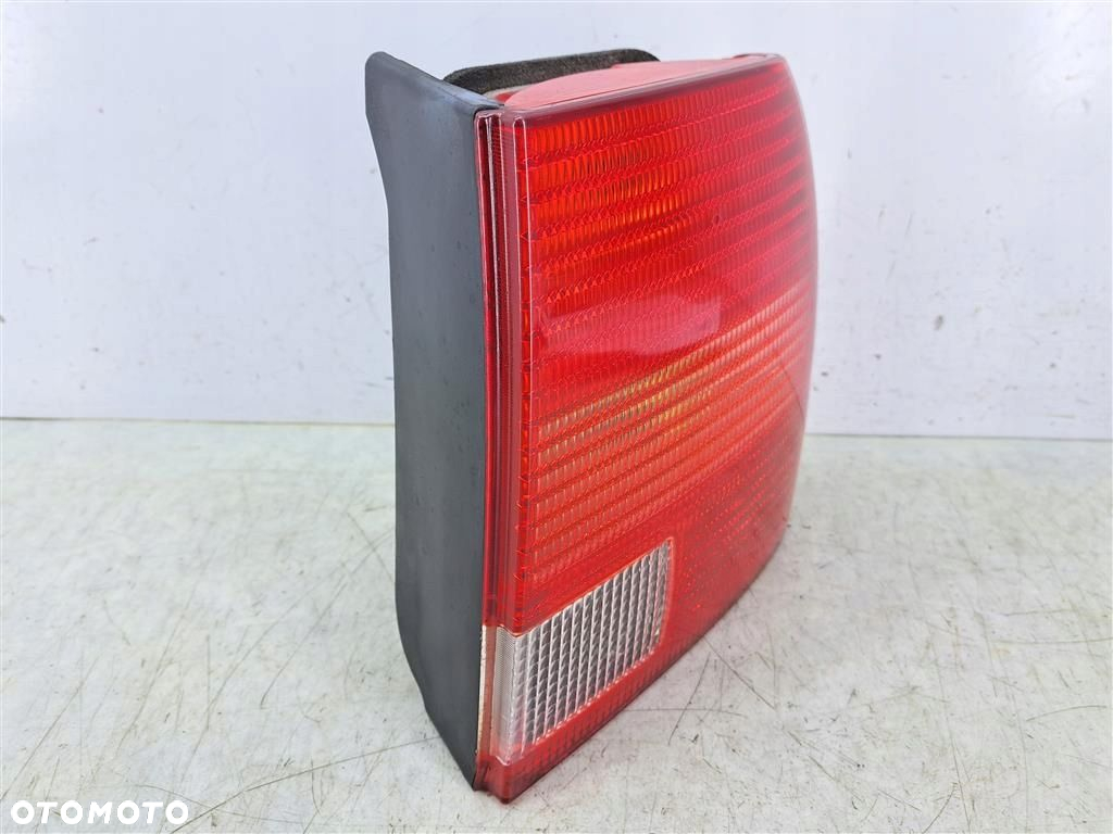 Lampa prawa tylna tył VW Passat B5 96-2000R KOMBI 3B5945096F - 2