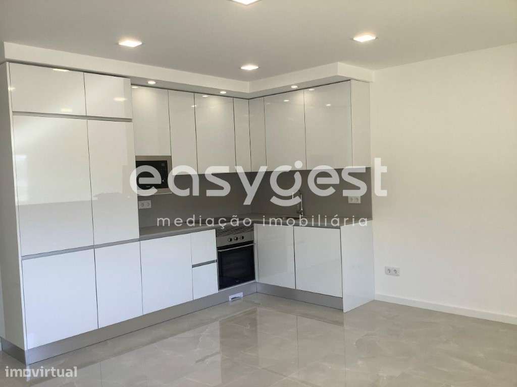 Excelente apartamento T1 em Sesimbra com vista mar e parqueamento - Grande imagem: 2/8