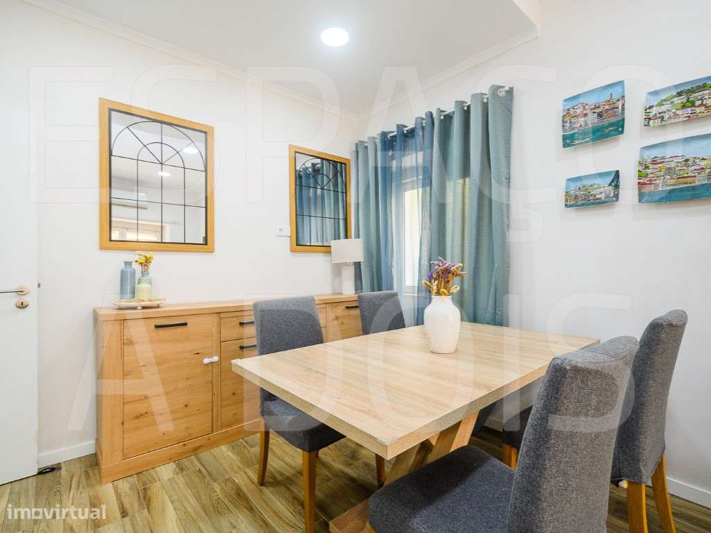 Amadora Centro | T3 Remodelado com 2 Suites e um Fantástico Logrado...-18