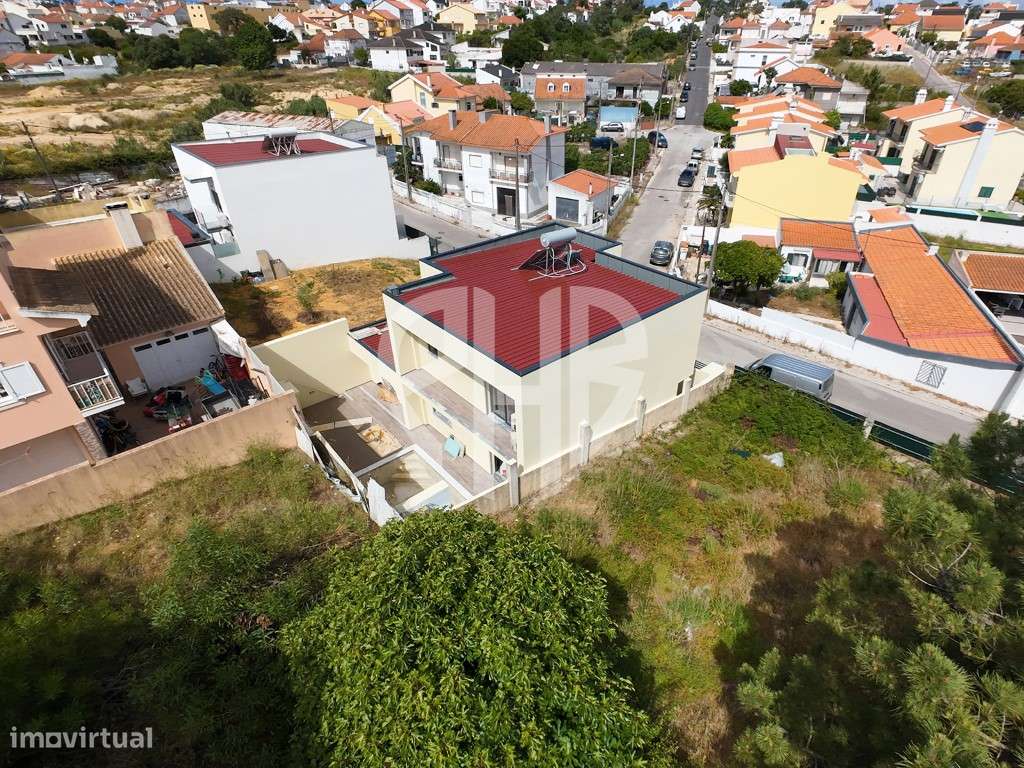 Moradia de Luxo T4 C/ Piscina e Box // Em Construção-57