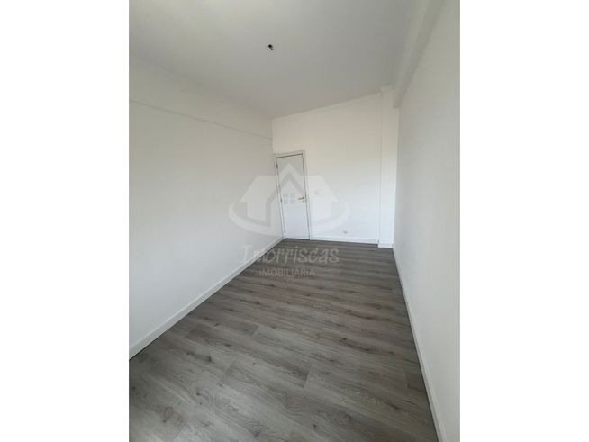 Apartamento T1 com 60 m² em Vialonga-16