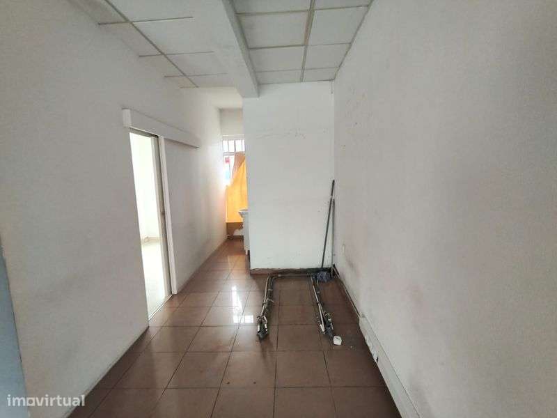 Loja na Torre da Marinha - Grande imagem: 4/8