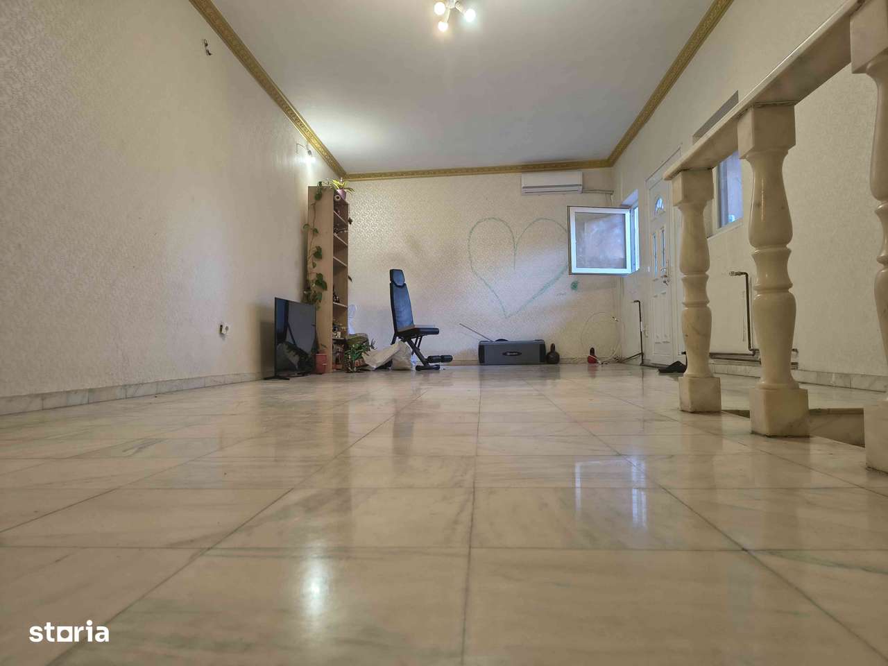 Vanzare direct de la proprietar - casa curte sector 1 - Imagine principală: 4/6