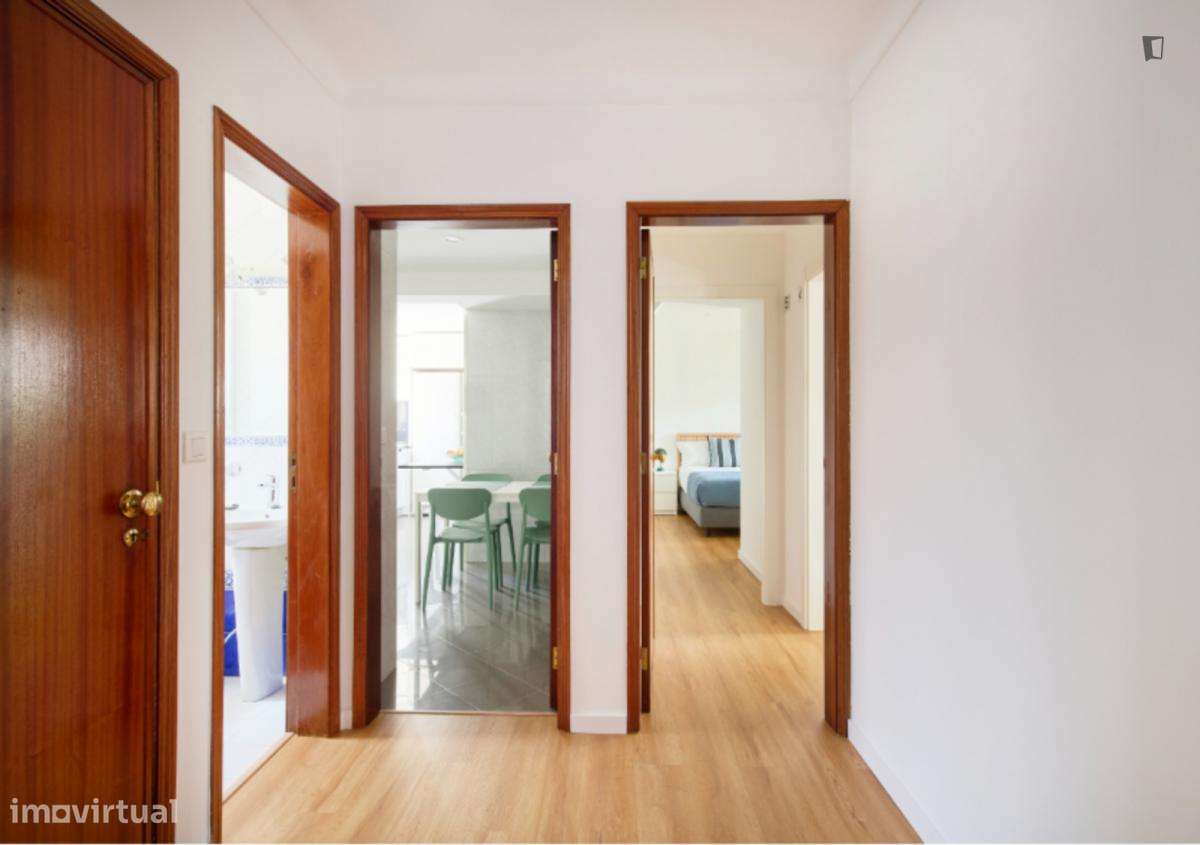 Quarto - localizado em Benfica Lisbon - Grande imagem: 4/8