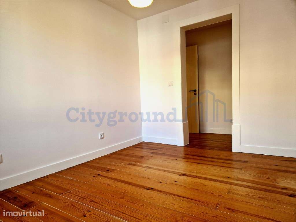Apartamento T3 na Rua dos Fanqueiros, com vista para o Castelo de S...-14