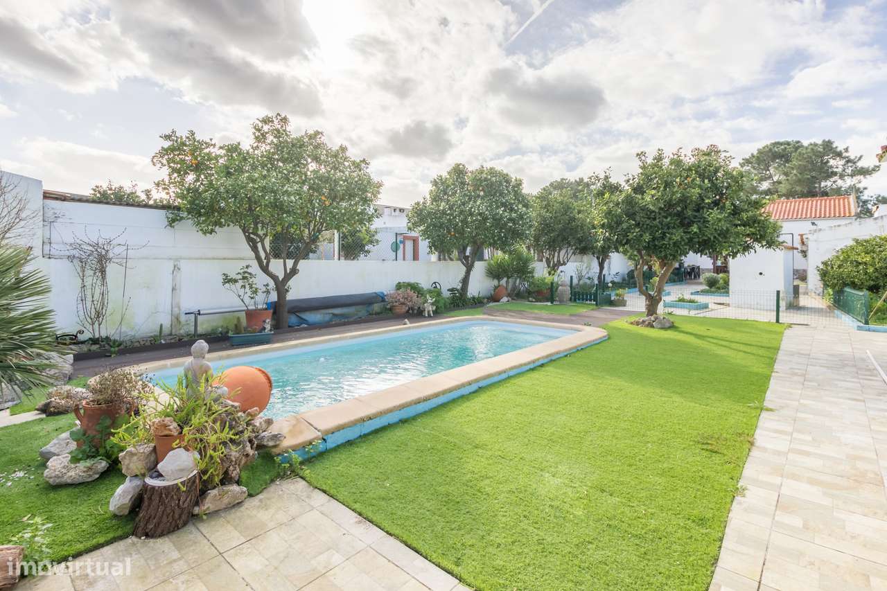 Moradia T2 com piscina e com Anexo T1 em Fernão Ferro, Seixal-10