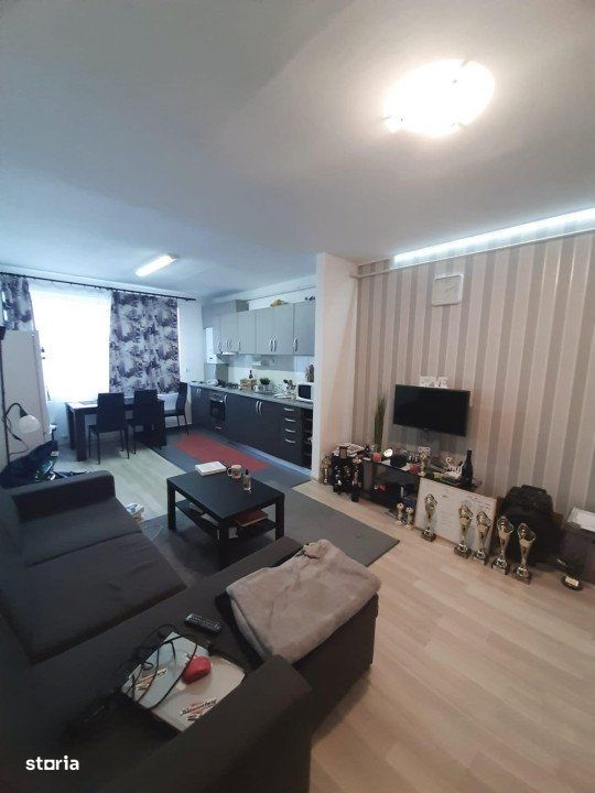 Apartament semidecomandat, 2 camere,parcare , zona Metro