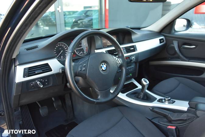 BMW Seria 3 318d Touring Luxury Line - 13