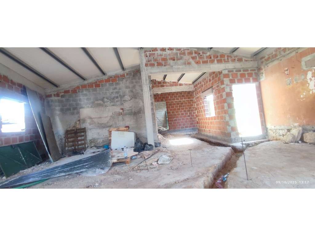 Casa para restauro, excelente oportunidade, com potencial investimento-19