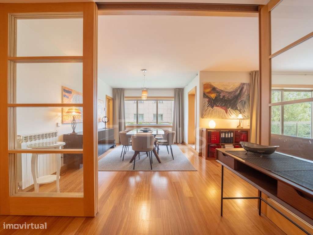 Apartamento T3 Duplex - 3 lugares garagem - Lordelo do Ouro - Grande imagem: 2/29