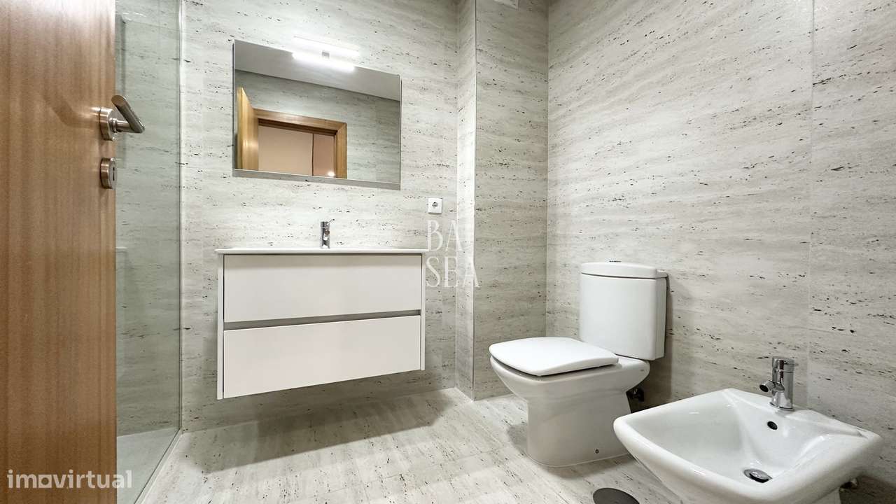 Apartamento T4 em  Nogueiró com uma box para 2 carros .-6