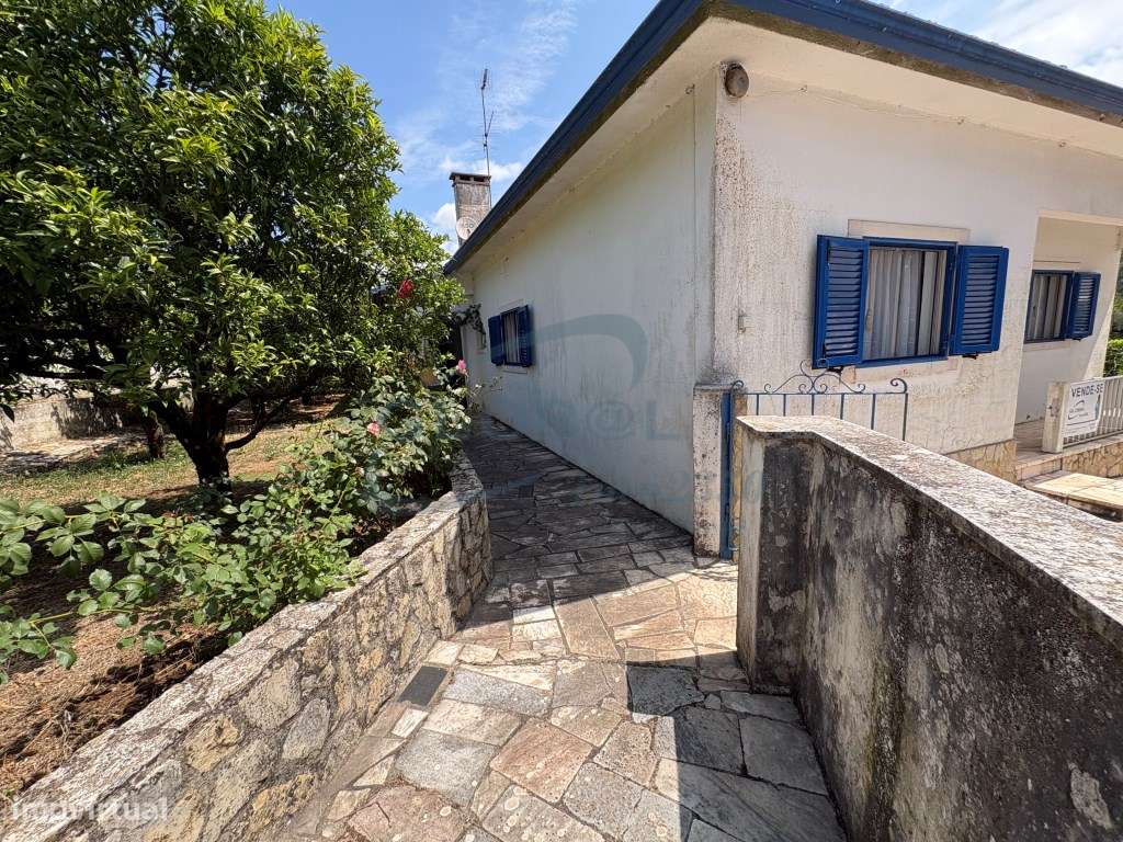 Moradia T5 com Grande Terreno Plano, Garagem, Anexos e Elevado Pote...-23