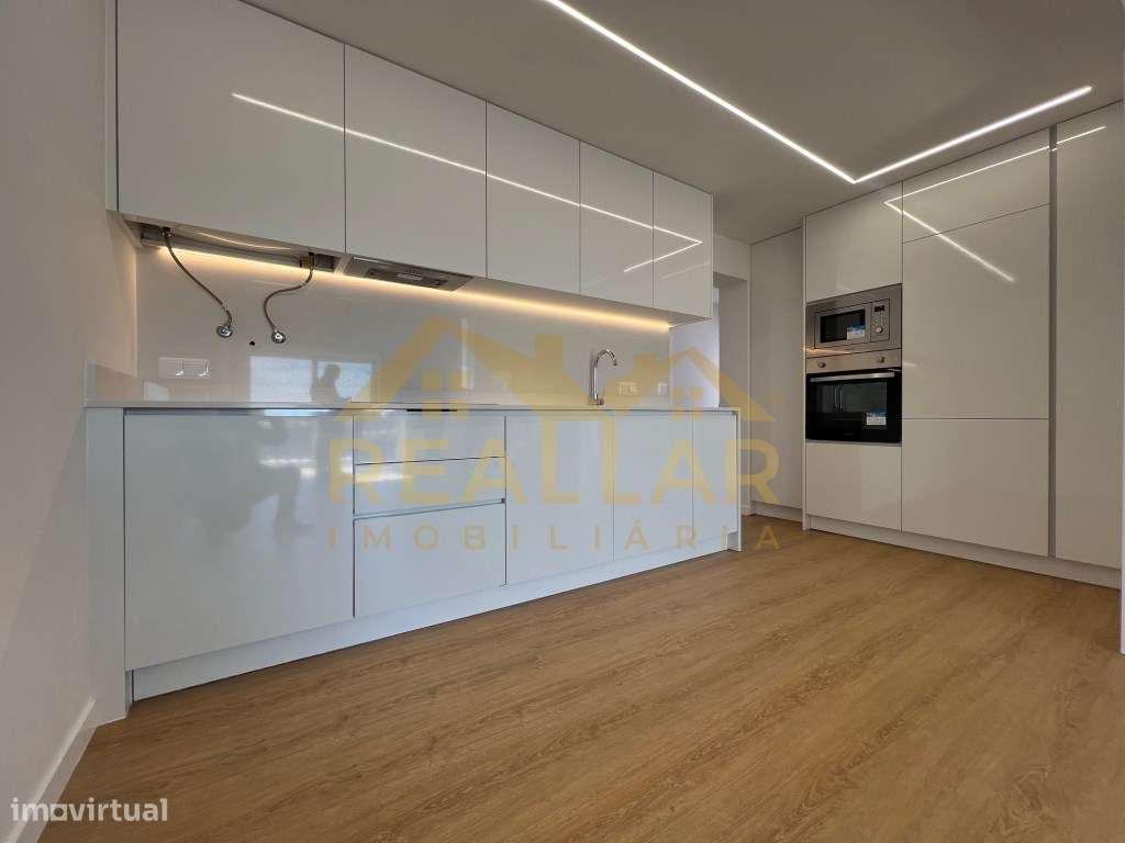 Moradia T3 em 1º Linha de Mar - Aver-o-mar - Póvoa de Varzim - Grande imagem: 2/50