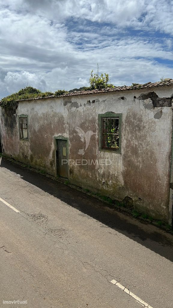 Ruina mais terreno para recuperar