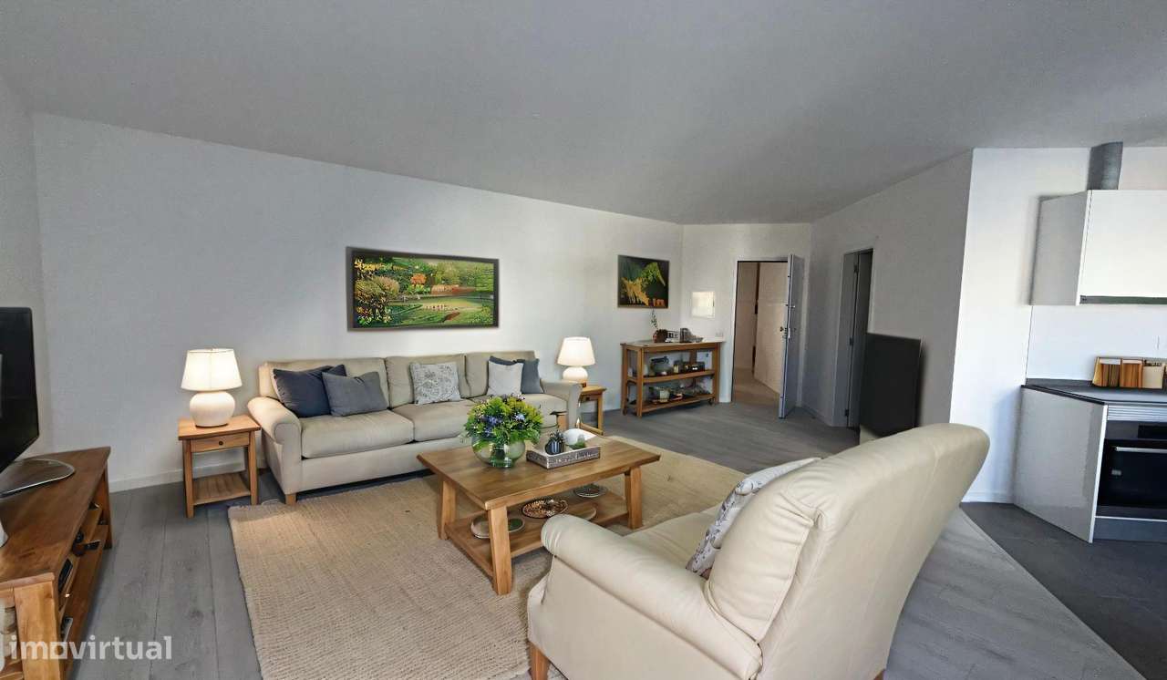 Apartamento T0 com parqueamento e vistas de mar-1