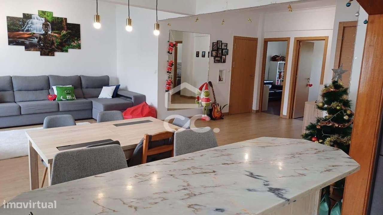 Apartamento T4 transformado em T3 remodelado recentemente em Feijó - Grande imagem: 4/19