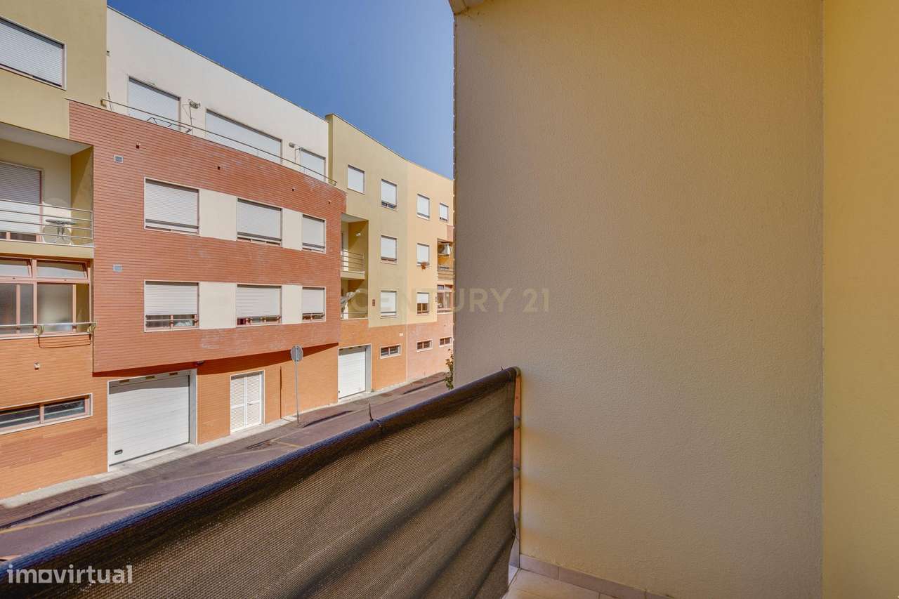 Apartamento T2 com Varanda em Loures - Oportunidade Única!-16