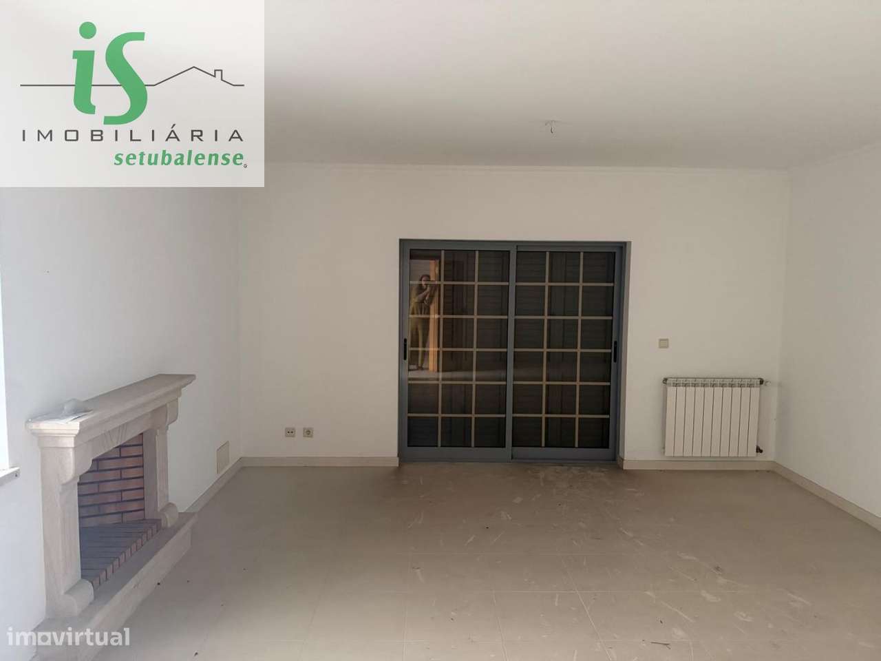 MORADIA T4 NA SOBREDA COM GARAGEM ISOLADA E TERRENO EM GAVETO.-6